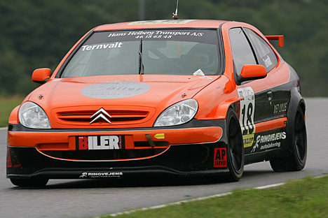 Jesper Ternvalt kommer på visit i sin Citroën Xsara DTC-bil.
