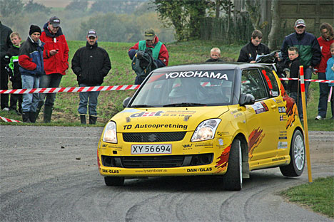 Henrik Jensen, Kalundborg/Leif Heick, Hegnsvig, i Suzuki Swift 1600 Challenge, udgik af DM6 Peugeot Rally ved Slagelse, men kunne alligevel kåres som vindere af DASU CUP 1600 Challenge