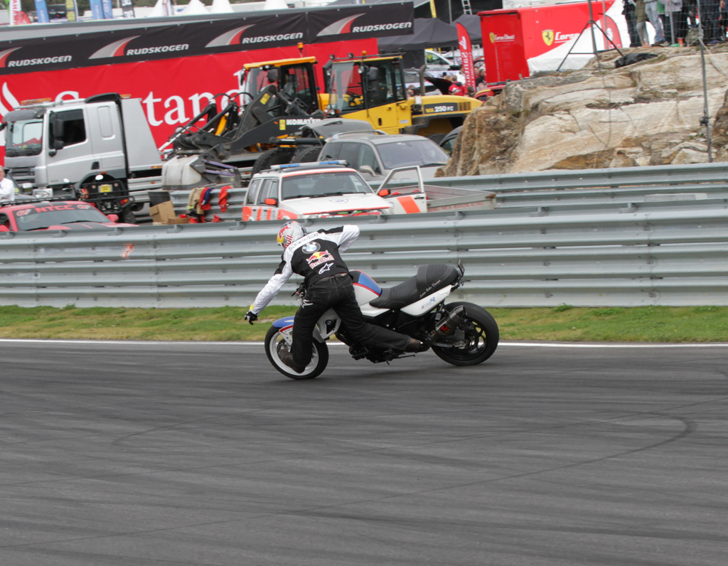 Chis Pfeiffer viser sine evner
(Foto: Motorsporten.dk)