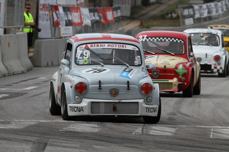 Rigtig tæt Abarth kamp
(Foto: Allan Nielsen/Motorsporten.dk)