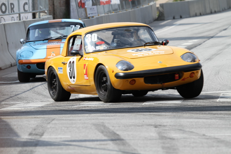 To smukke Lotus biler, der var meget jævnbyrdige
(Foto: Allan Nielsen/Motorsporten.dk)