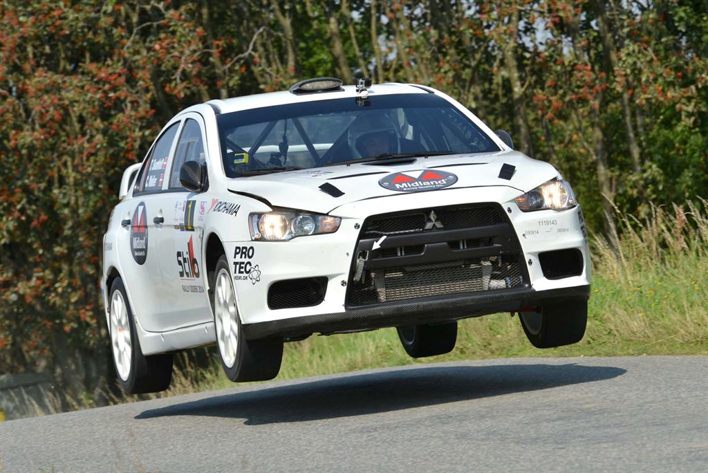 Tim Svanholt og Carina Møller var flyvende fra starten i den nye Mitsubishi Lancer Evo X