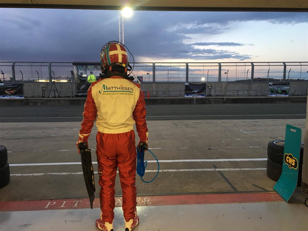 Patrik klar til et stint i bilen