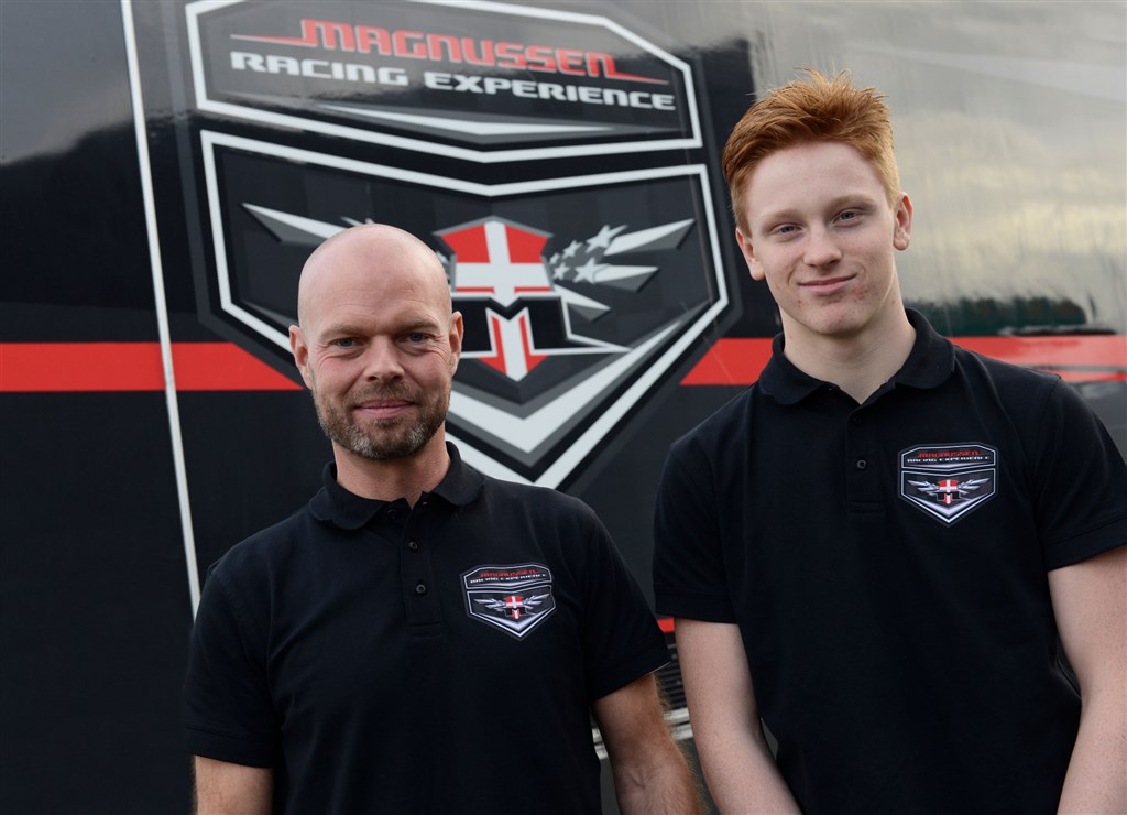 Christian Rasmussen sammen med sin mentor og teamchef, Jan Magnussen.