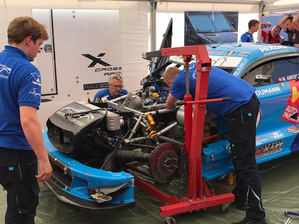Martin Andersens crew arbejder på ny motor